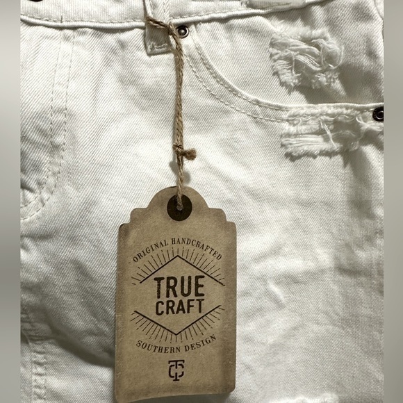 True Craft White Mini Skirt‎ Distressed Denim Pockets Raw Hem Size 3 - Picture 2 of 3